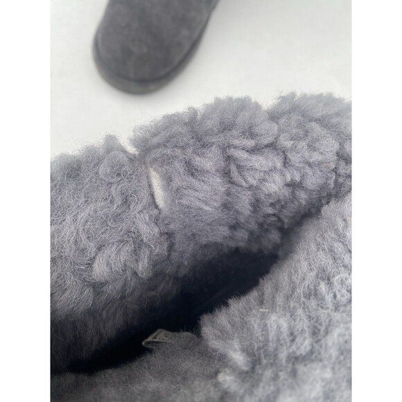 BEARPAW Tall Woman’s Size 8 Gray Suede Upper Sheepskin Wool Lined Boots Slip-On - Picture 15 of 16